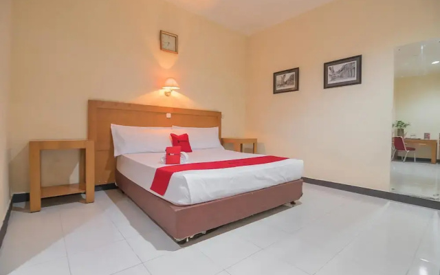 RedDoorz @ Cherry Garden Hotel Medan
