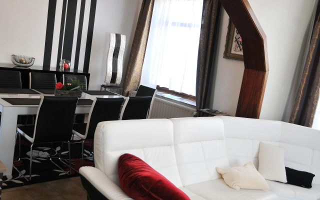 Holiday Home in Bastogne With Sauna & Bubble Bath