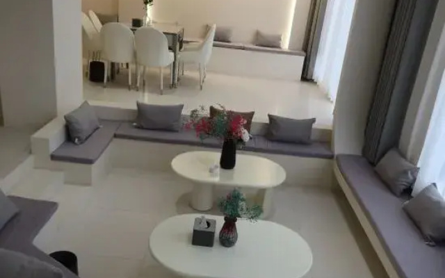 Zhaolan Light Luxury Vacation Homestay (Tekes Bagua City Store)