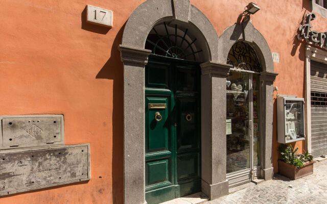 Отель Piccolo Trevi Suites вид на фасад