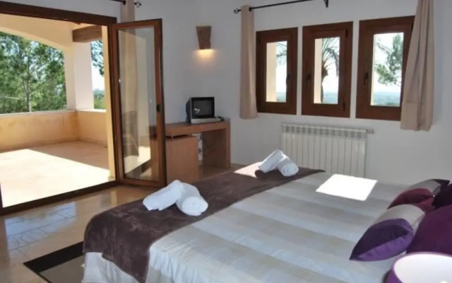 House - 4 Bedrooms with Pool and WiFi - 103976