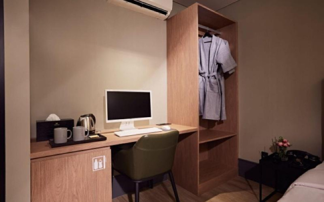 Seongnam Moran Healasis Hotel