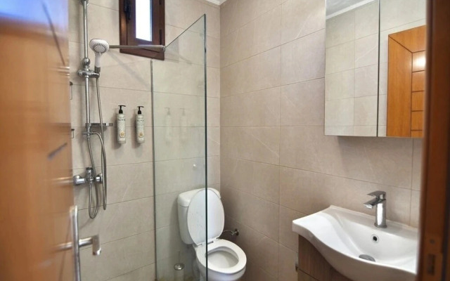 Spacious Beachfront Retreat With Large Garden in Ormos Panagias