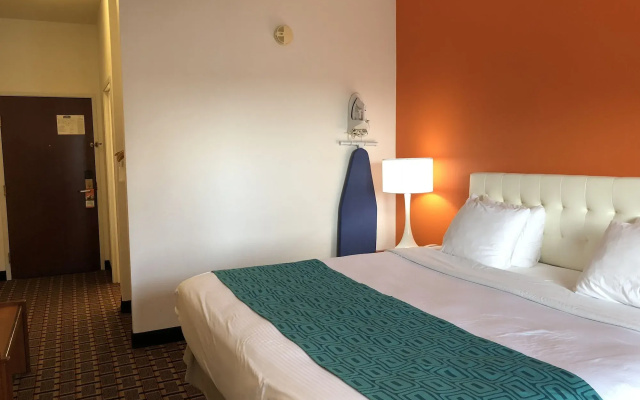 Howard Johnson by Wyndham Airport