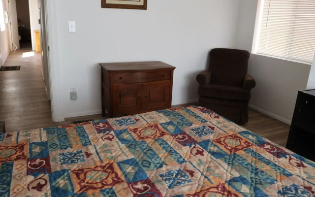 Grand Canyon Caverns Inn