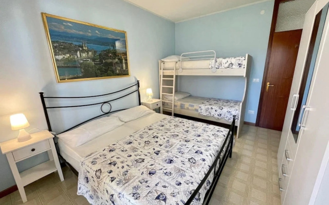 Spacious Beachside Flat With Terrace