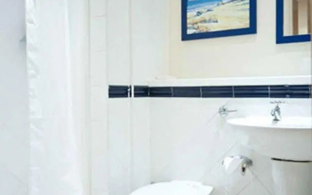 Innkeepers Lodge Huddersfield, Kirkburton