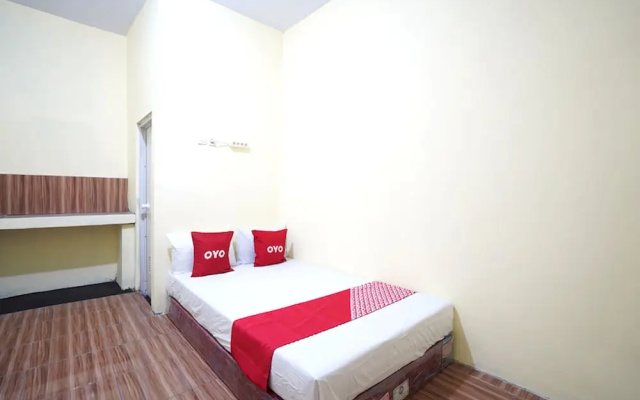 OYO Life 92920 Rumah Kost Azca