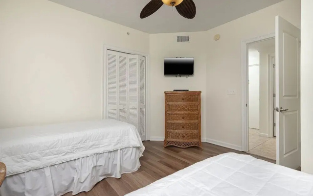 Colonnades 1403 4 Bedroom Condo