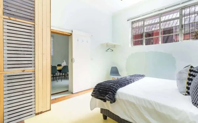 Funky Pet Friendly, 2-bedroom Escape, Bo-kaap