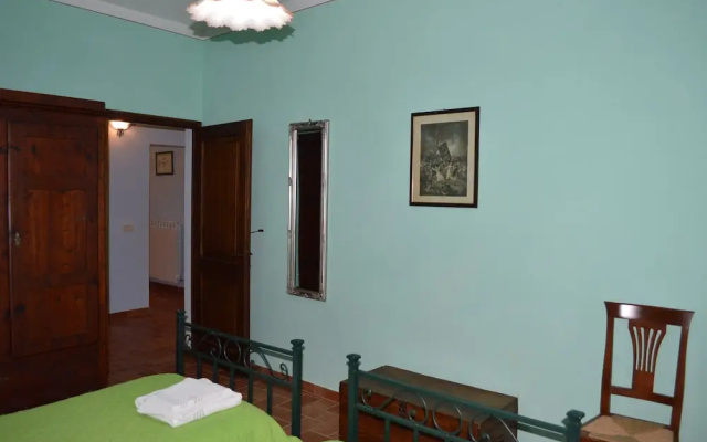 Large Apartment With Shared Swimming Pool in Crete Senesi