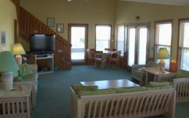 Long Grass 5 Bedroom Home by RedAwning
