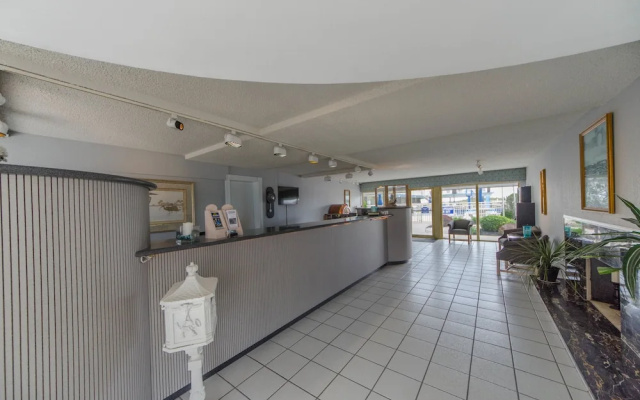 Attache Motel