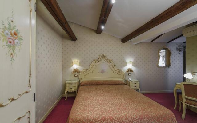 Отель Locanda al Leon 2 Венеция комната для гостей