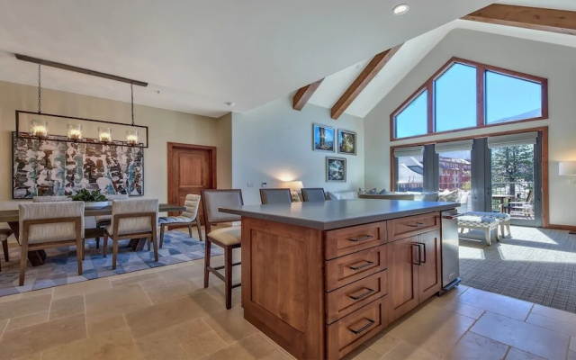 LuxuryÂ 4br  Steps From Heavenly Village & Gondola 4 Bedroom Condo by RedAwning