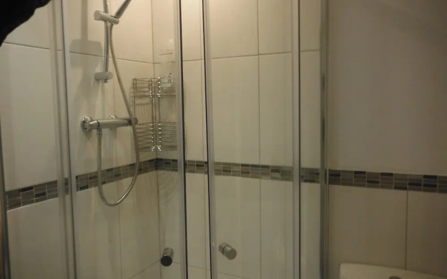 Select Serviced Accommodation - Canal Walk