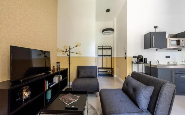 Feel the city life from the Gustav Klimt studio