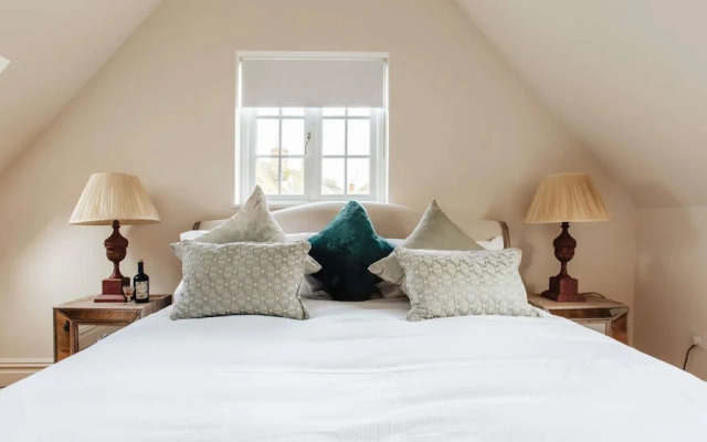 4-bed Cotswolds Getaway Perfect for Families
