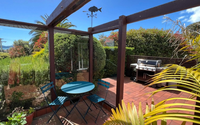 Tranquility Base - Waikanae Beach Holiday Home