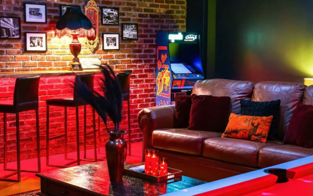 Speakeasy Rooftop Decks Hot Tub Karaoke