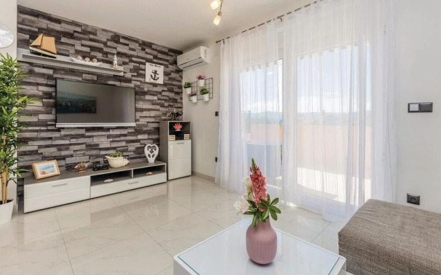 Beautiful Home in Brzac With Wifi and 2 Bedrooms