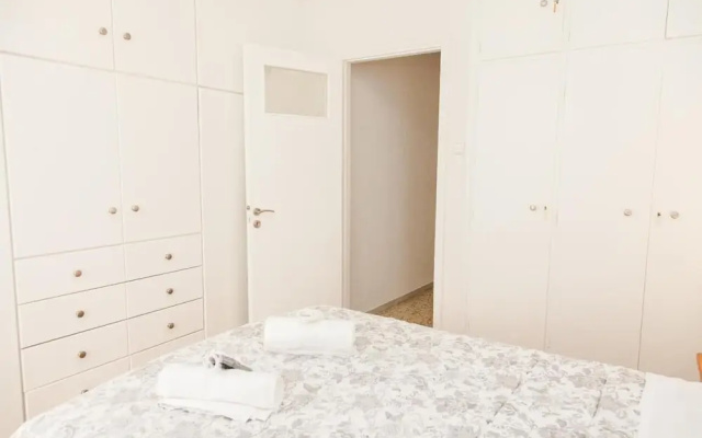 Cozy apt with Lycabettus View