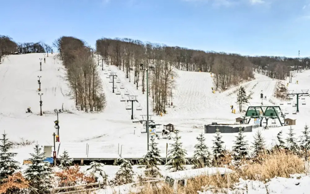 Idyllic Somerset Condo: Ski, Hike & Relax!