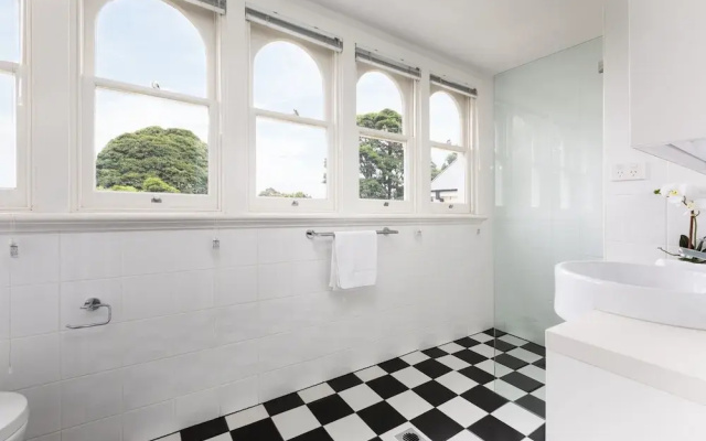 Executive Studio With Patio Near Trains