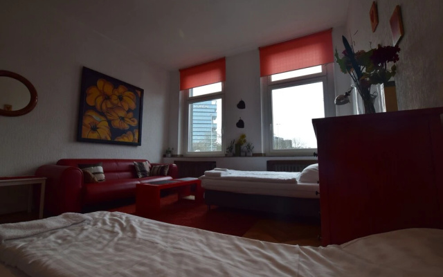 Tolstov-Hotels Large 3 1/2 Room Apartment