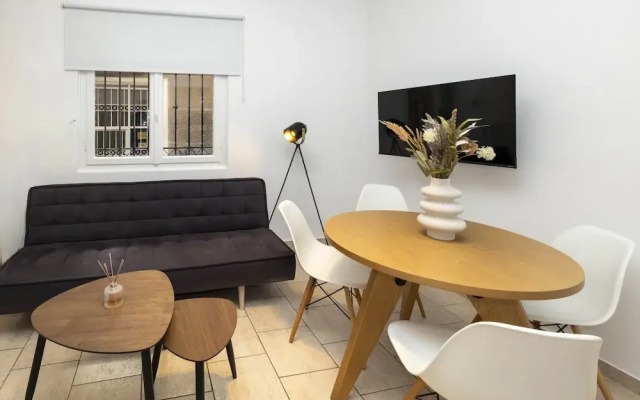 Phaedrus Living: Athens Studios Angel