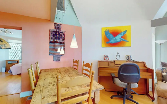 4BR Dog-friendly House w/ Ocean View