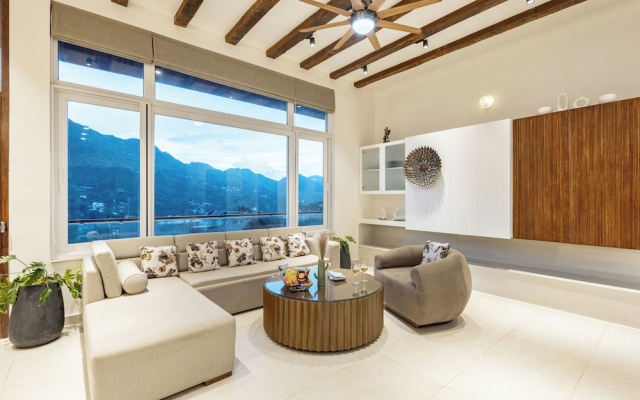 ELIVAAS Antarmann Casa Zenith 6 BHK
