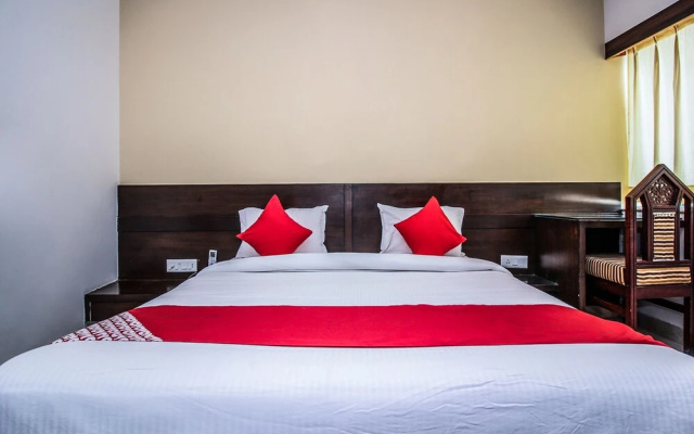 OYO 18849 Hotel Raj Shikhar