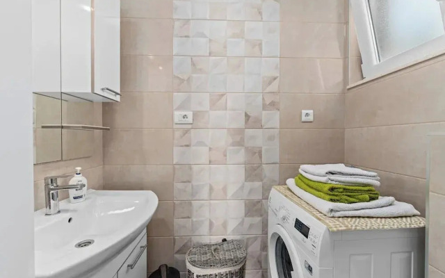 Beautiful Holiday Apartment in Rogoznica