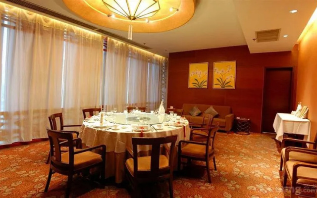 Inzone Garland Hotel