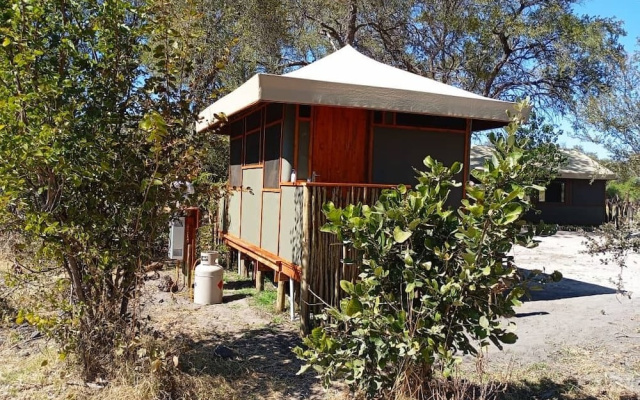 Khwai Mokoro Safaris and Campsites