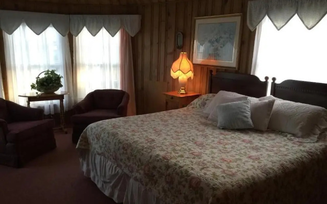 Holiday House Inn