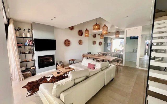 Villa - Sleeps 8 - Near Beaches Golf and Polo