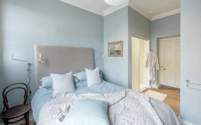 Superior Stays - Rosewell House