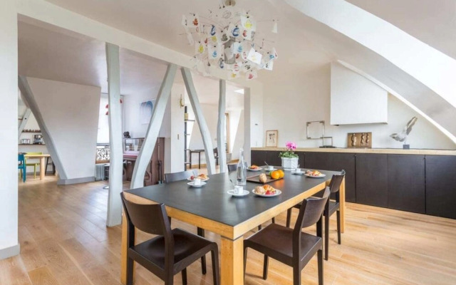 Sumptuous Apartment in the Heart of Paris !