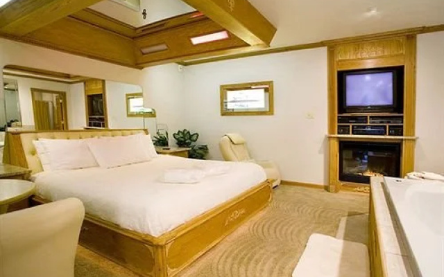 Sybaris Pool Suites