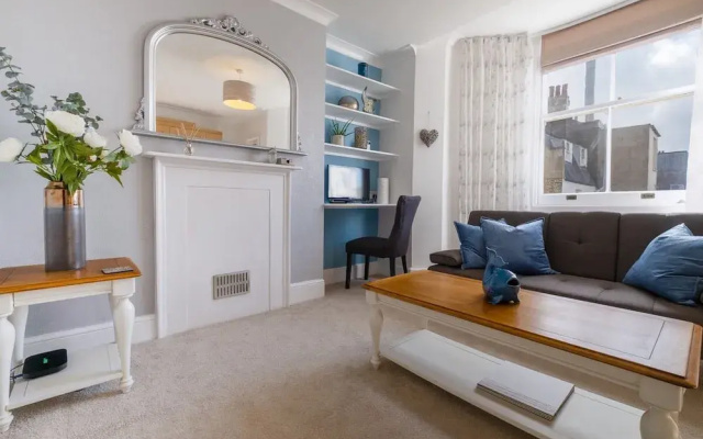 Host Stay Regency Square Apartment