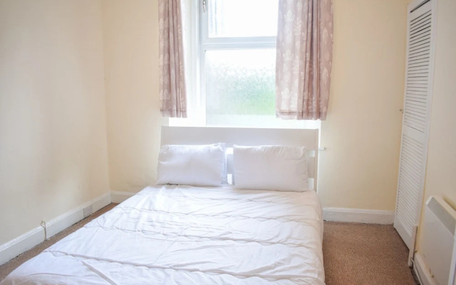 2 Bedroom Apartment Close to Edinburgh City Centre