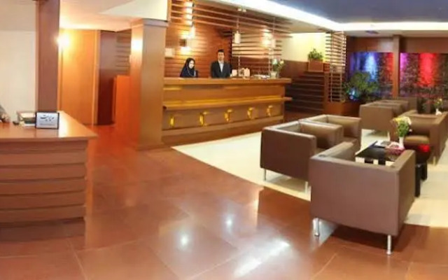 Hally Hotel