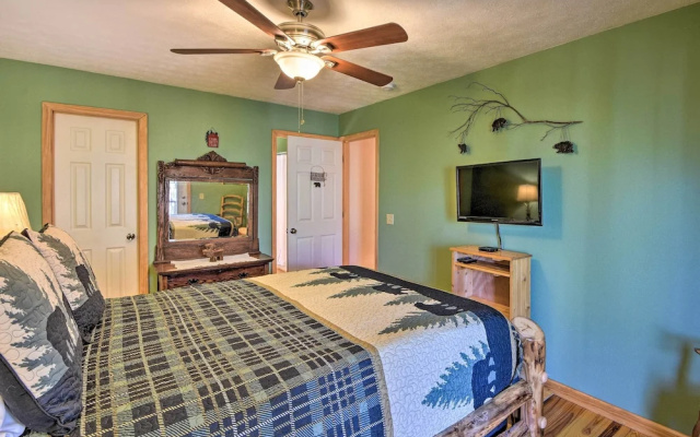 Family-friendly Cabin ~ 1 Mile to Hike & Swim!