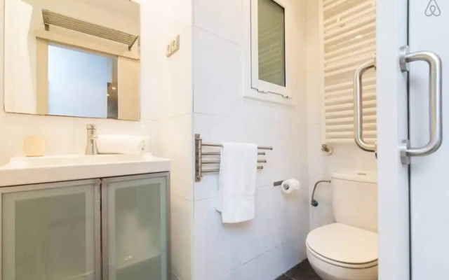 Cozy 2 Bed Apt Near Sagrada Familia