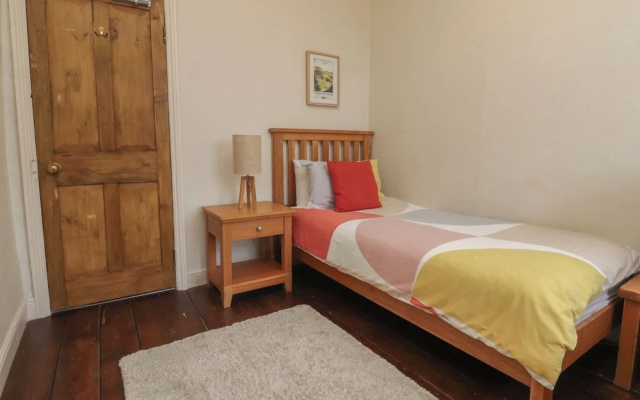 Canalside Cottage