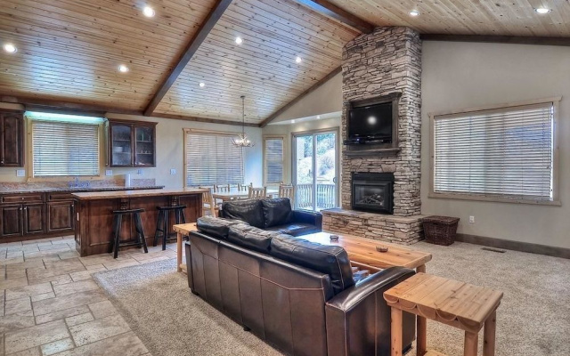No 19 Luxury Village Retreat