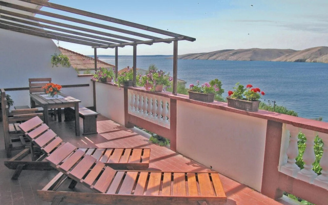 Awesome Apartment in Miskovici With 4 Bedrooms