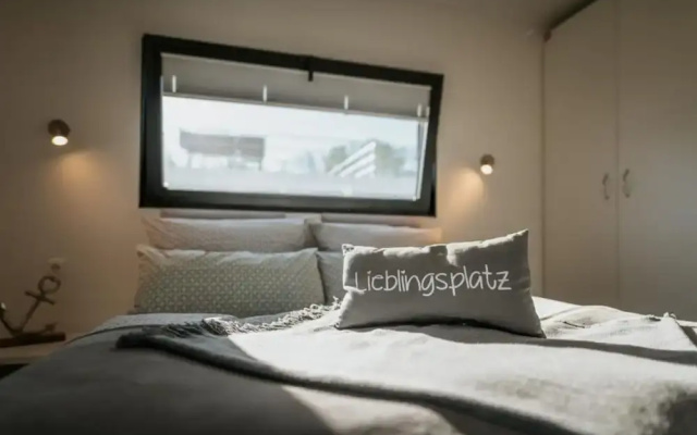 Havel River Houseboat